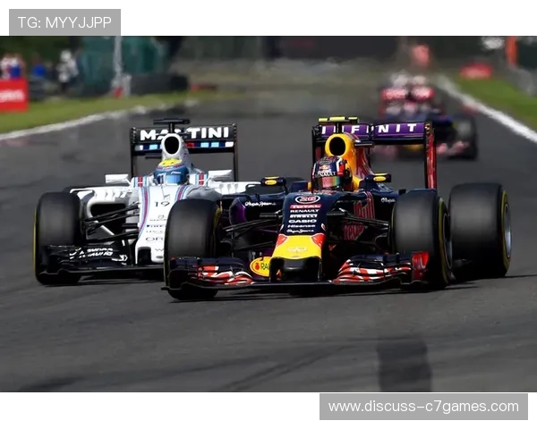 F1最新赛季格局突变车队竞争加剧车手转会动态引发热议持续关注