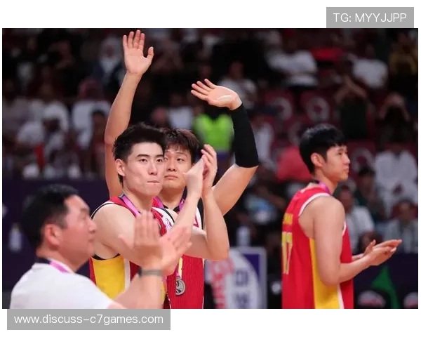 中国男篮逆转取胜晋级亚洲杯八强 点燃全国球迷热情与期待