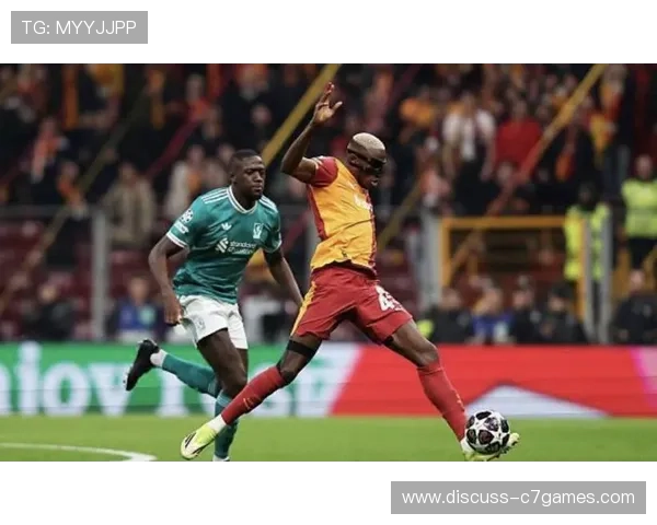 欧洲冠军联赛惊现逆转奇迹，豪门球队淘汰赛精彩回顾