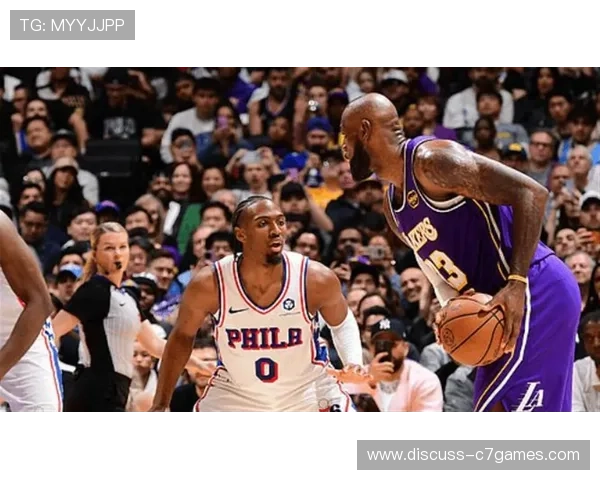 NBA最新动态：詹姆斯带队击败勇士 续写传奇并刷新多项纪录