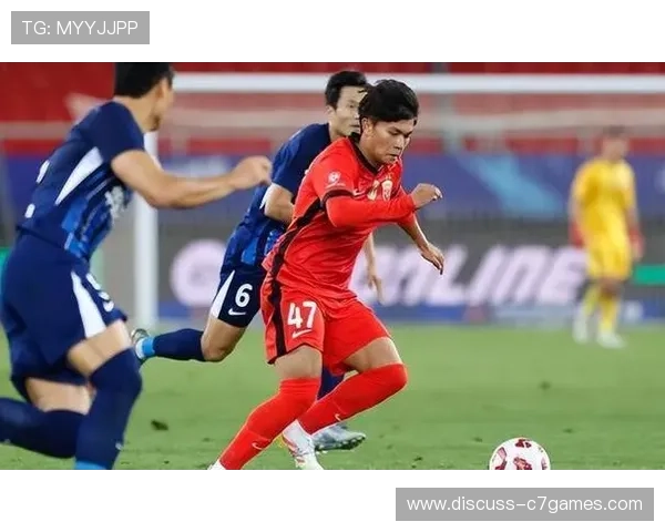 欧洲赛场风云再起，国脚表现引发球迷热议与讨论