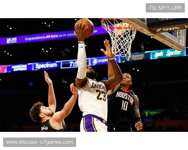 湖人逆转掘金强势晋级总决赛 詹姆斯关键时刻表现惊艳